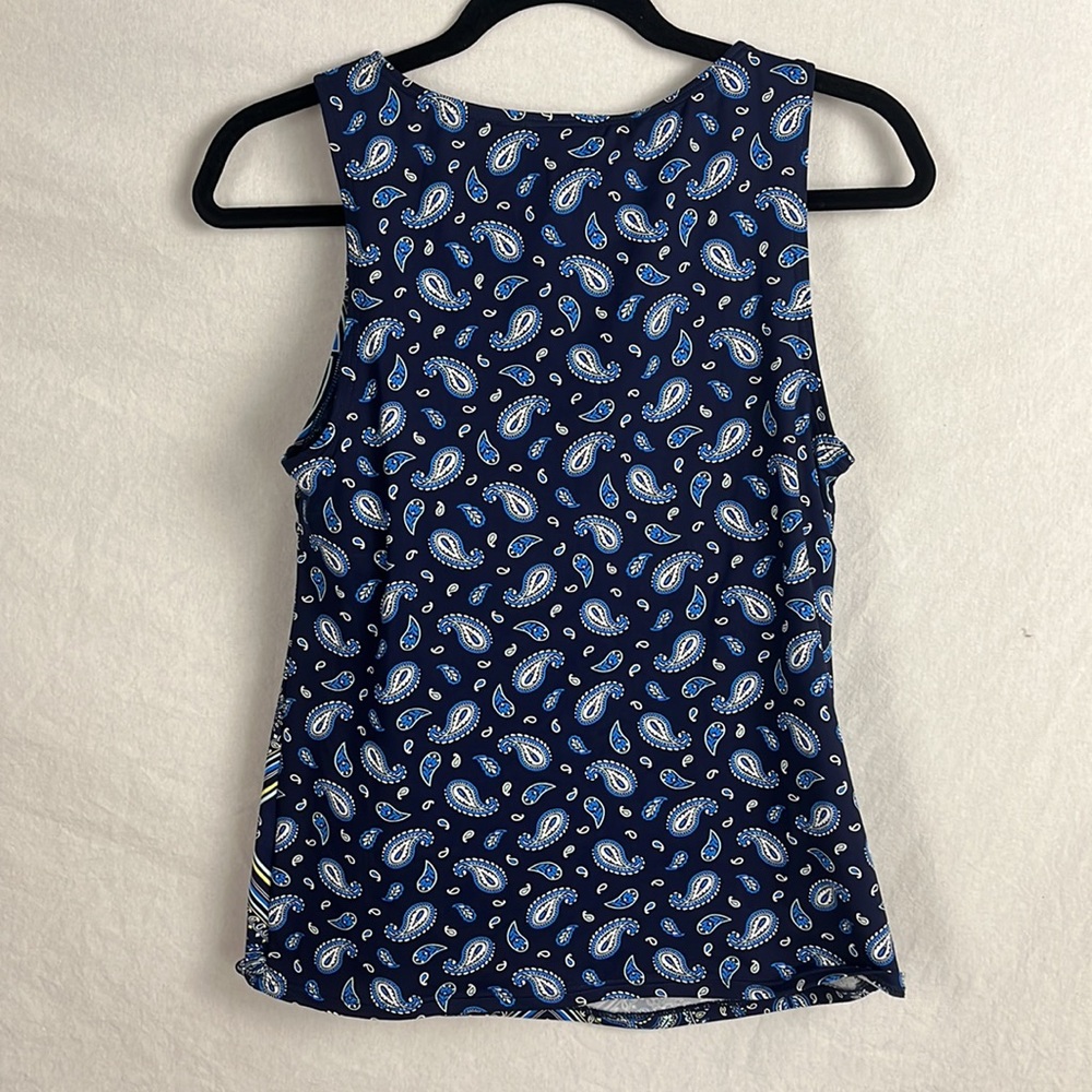 Lands end size 8, swim top, slight stain on tag - Picture 4 of 4